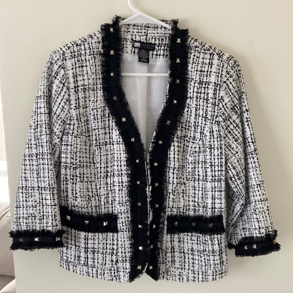 Adorable Carole Little cotton black and white cropped jacket